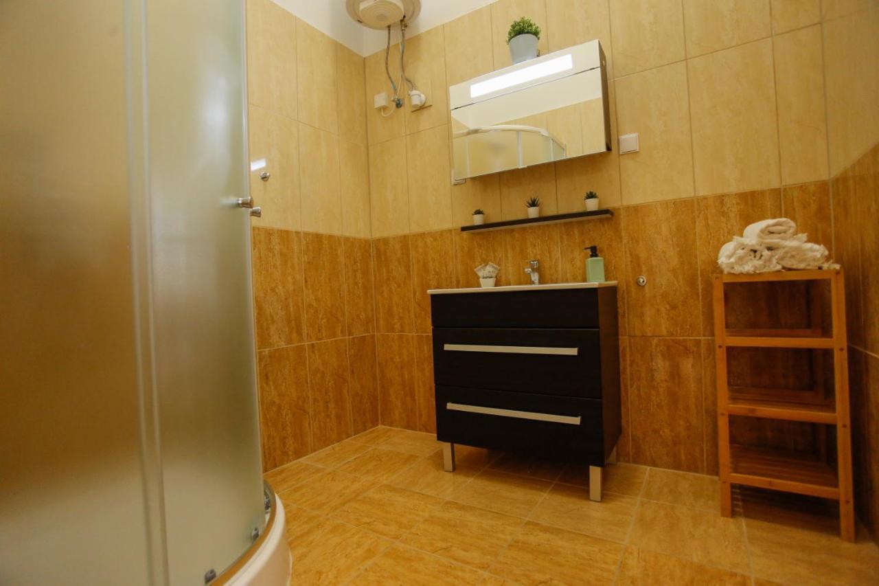 Urania Apartmanhaz Eger Exterior foto